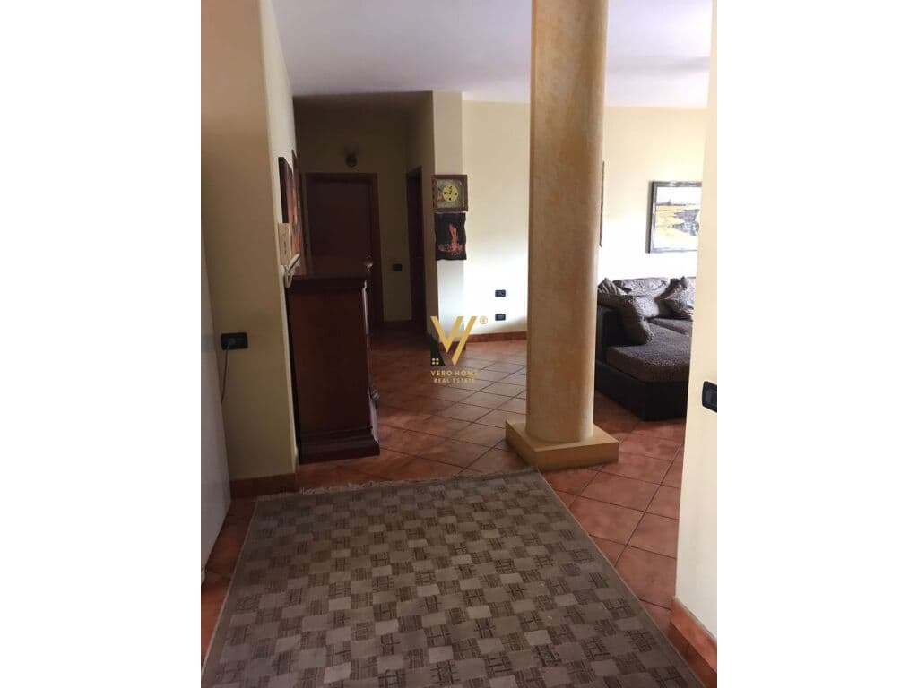 Jepet Apartament 3+1+2+ballkon me qera prane Qendres Kristal 155 m2 4