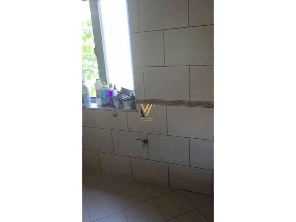 JEPET ZYRE 122 M2 ME QIRA TE BLLOKU 230.000 LEKE 4