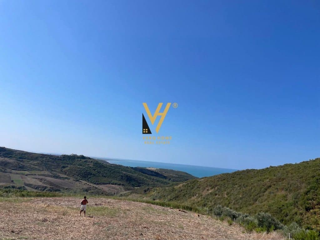 SHITET TRUALL 1.000 M2 NE KAVAJE 210.000 EURO 1