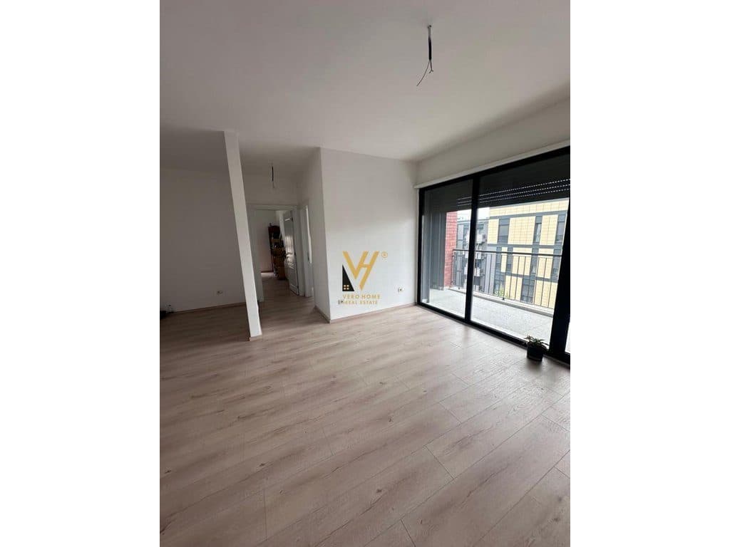 JEPET ZYRE 89 M2 ME QERA TE STACIONI I TRENIT 77.000 LEKE 3