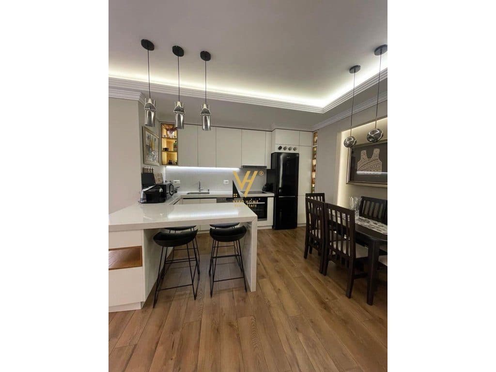 JEPET APARTAMENT 2+1 ME QIRA TE RRUGA BARDHYL 65.000 LEKE 3