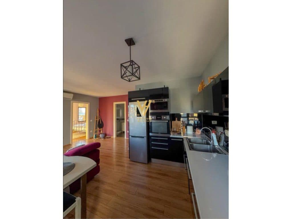 JEPET APARTAMENT 2+1+BLK ME QERA TE PROKURORIA E TIRANES 80.000 LEKE 2