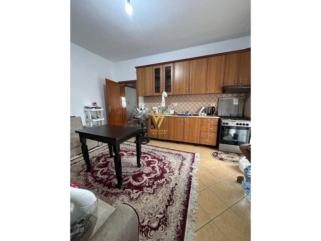 JEPET APARTAMENT 2+1+VERANDE ME QERA TE BULEVARDI I RI 45.000 LEKE 4