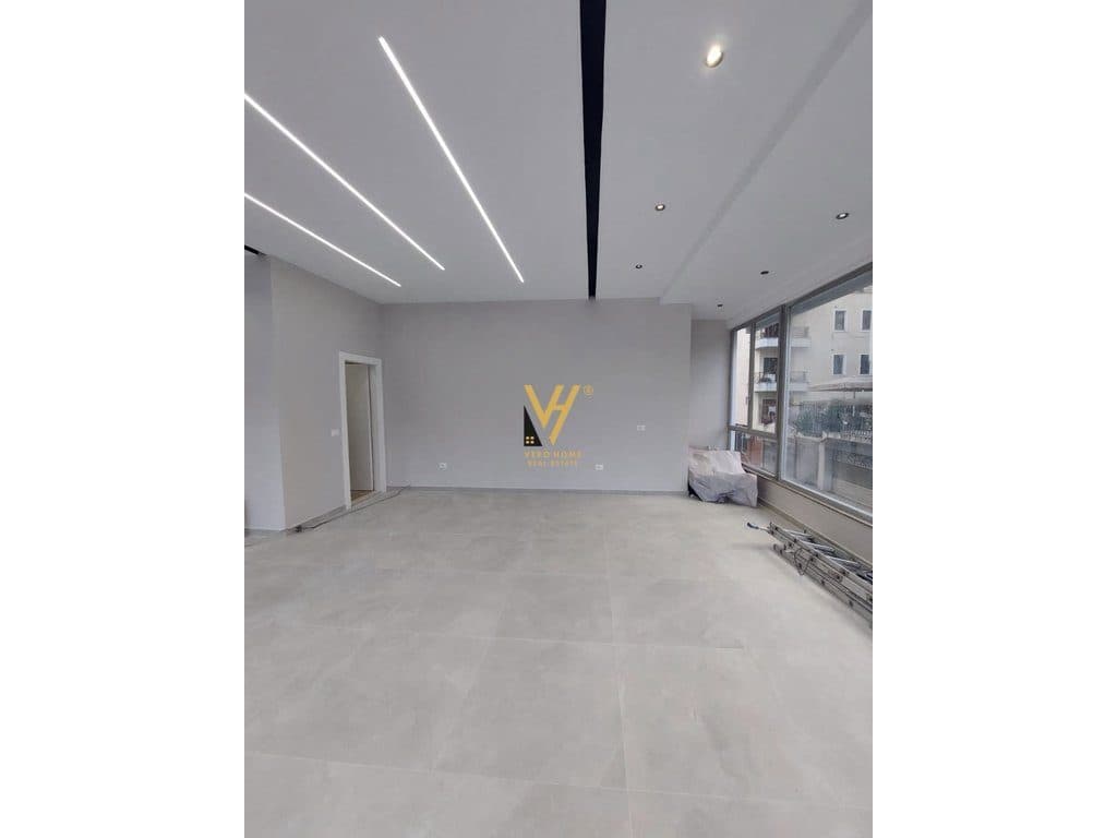 SHITET AMBIENT BIZNESI 200 M2 TE KODRA E DIELLIT 387.000 EURO