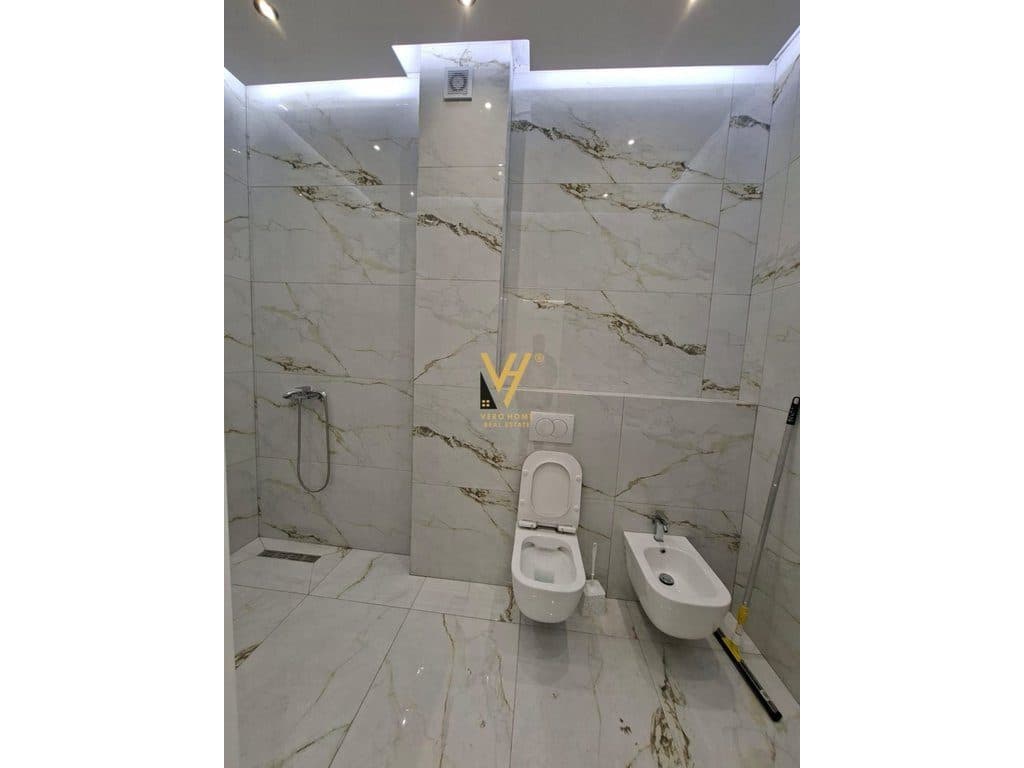 JEPET AMBIENT BIZNESI 60 M2 ME QERA TE BLV.MIGJENI 60.000 LEKE 3
