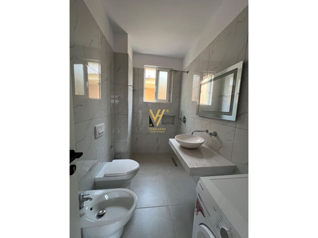 Jepet Apartament 2+1+2+ballkon me qera te Rruga Fuat Toptani 112 m2 3