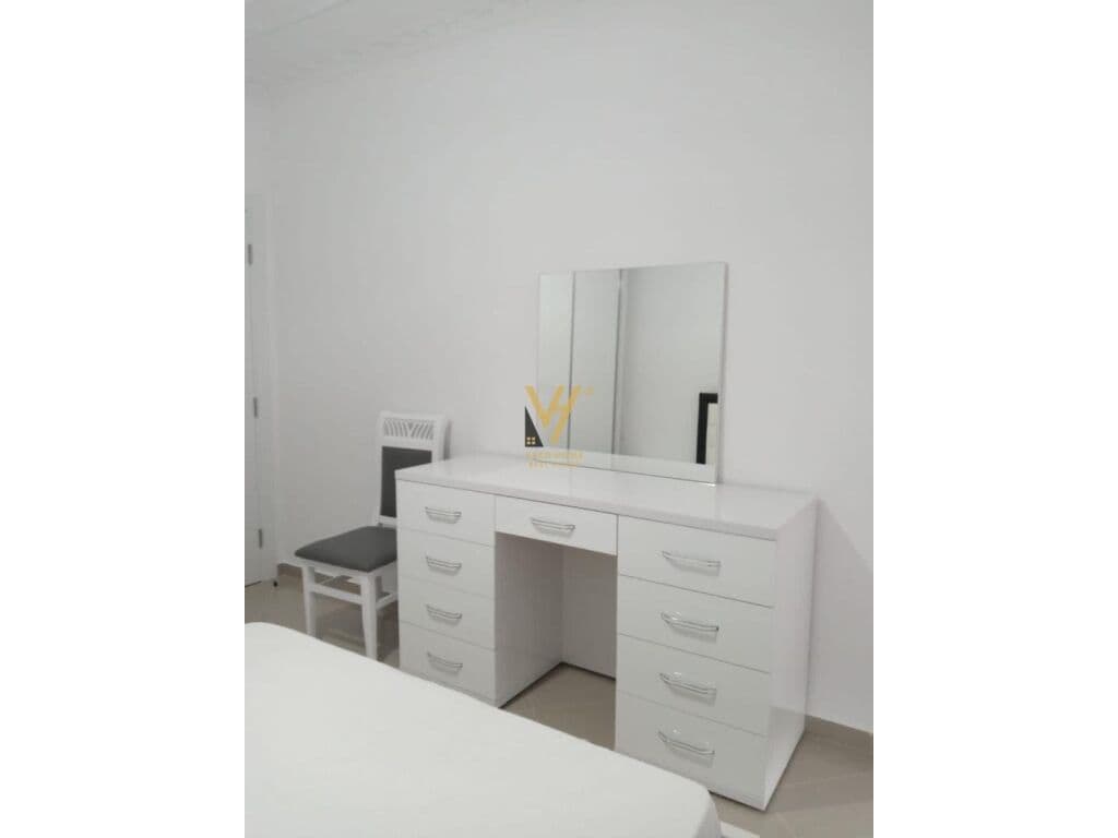 Jepet Apartament 1+1 me qera te Farmacia 10 Kompleksi Arlis 70 m2 4