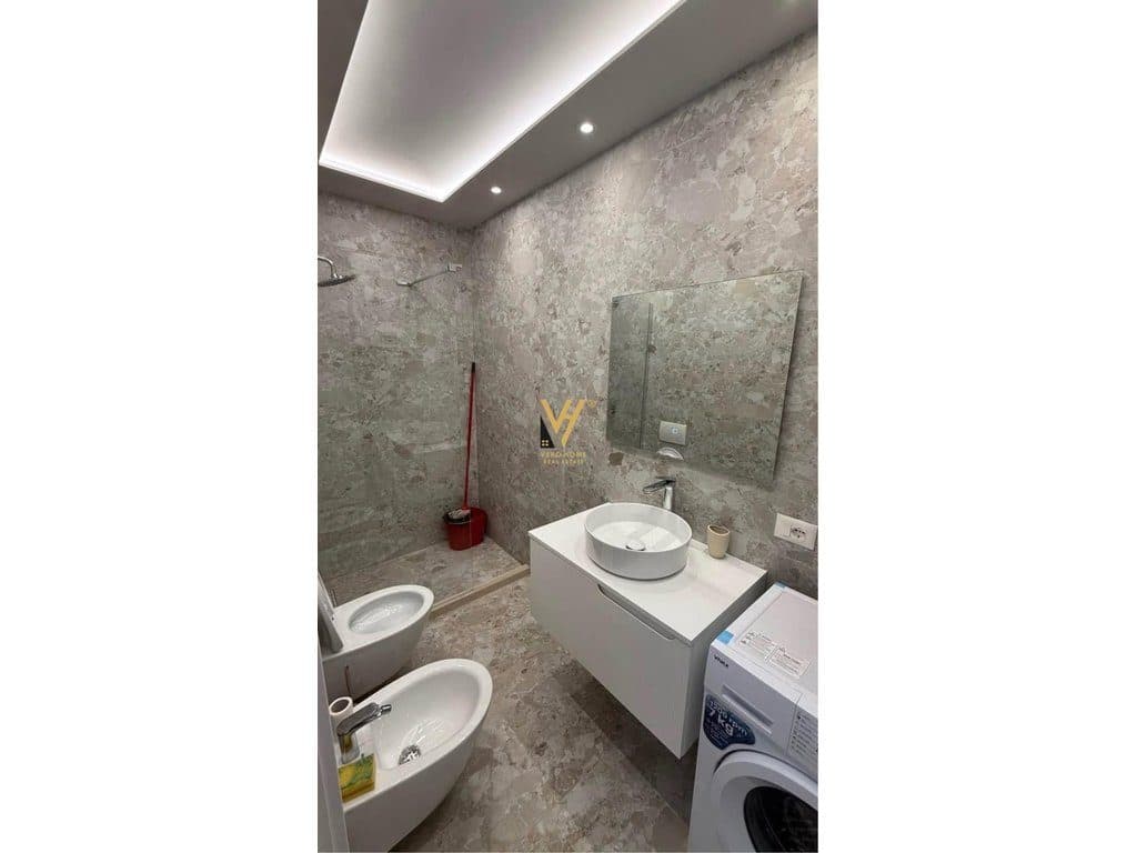JEPET APARTAMENT 1+1+BLK ME QERA TEK MATERNITETI I RI 60.000 LEKE 4