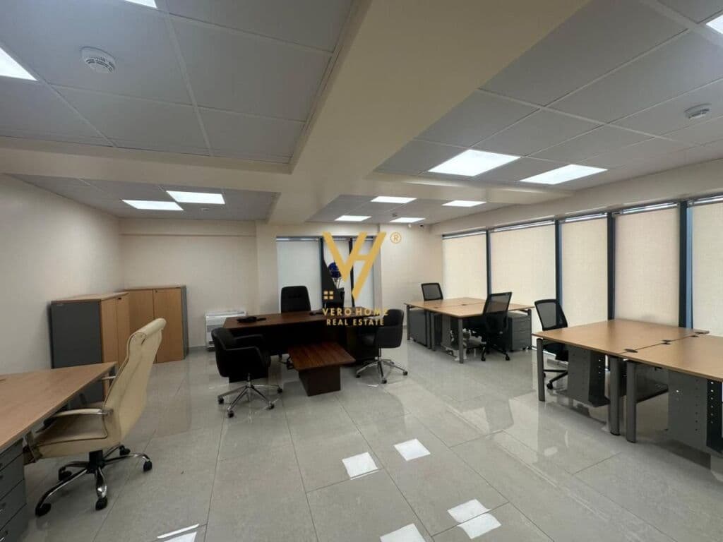 Jepet Zyre me qera te perball Fakultetit Ekonomik 122 m2 2