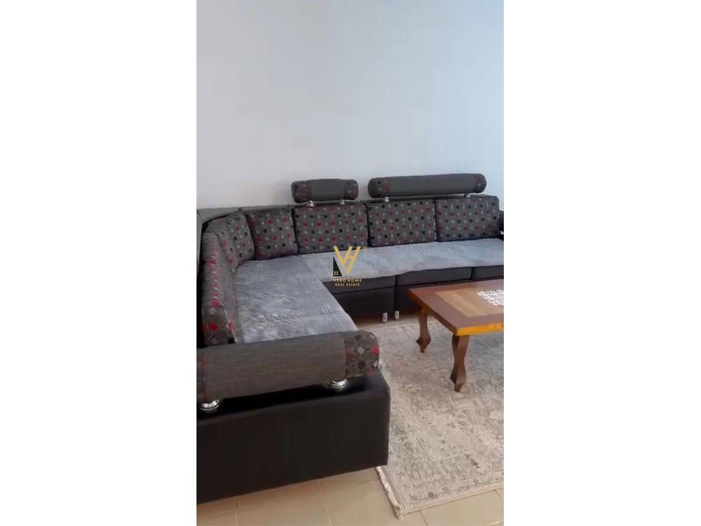 JEPET APARTAMENT 1+1 ME QIRA TE RRUGA E DIBRES 40.000 LEKE