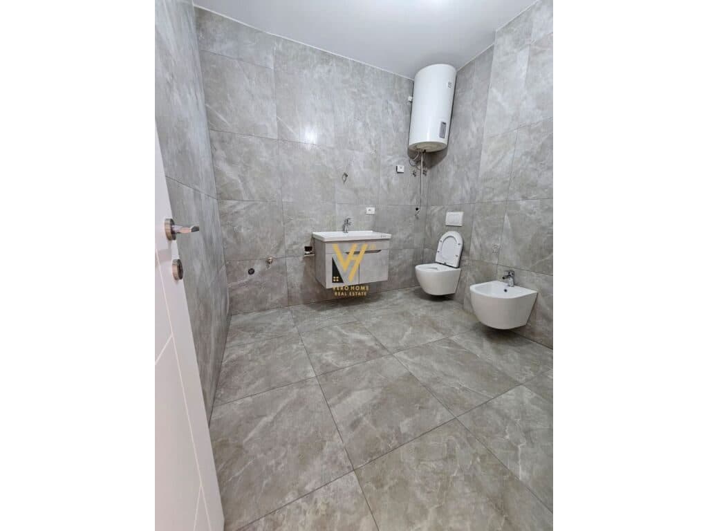 Shitet Apartament 1+1+ballkon te Rruga Petro Nini Luarasi 72 m2 4