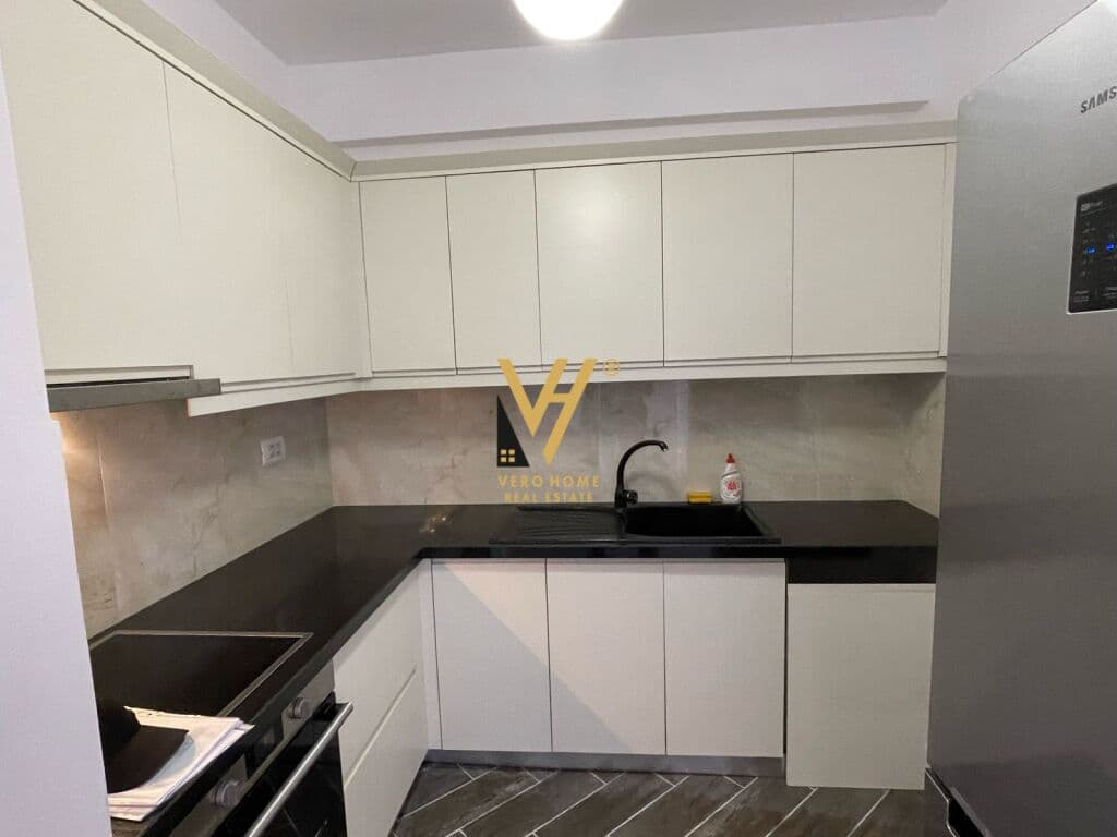 JEPET ZYRE 91M2 ME QERA TE MYSLYM SHYRI 1.000 EURO 3