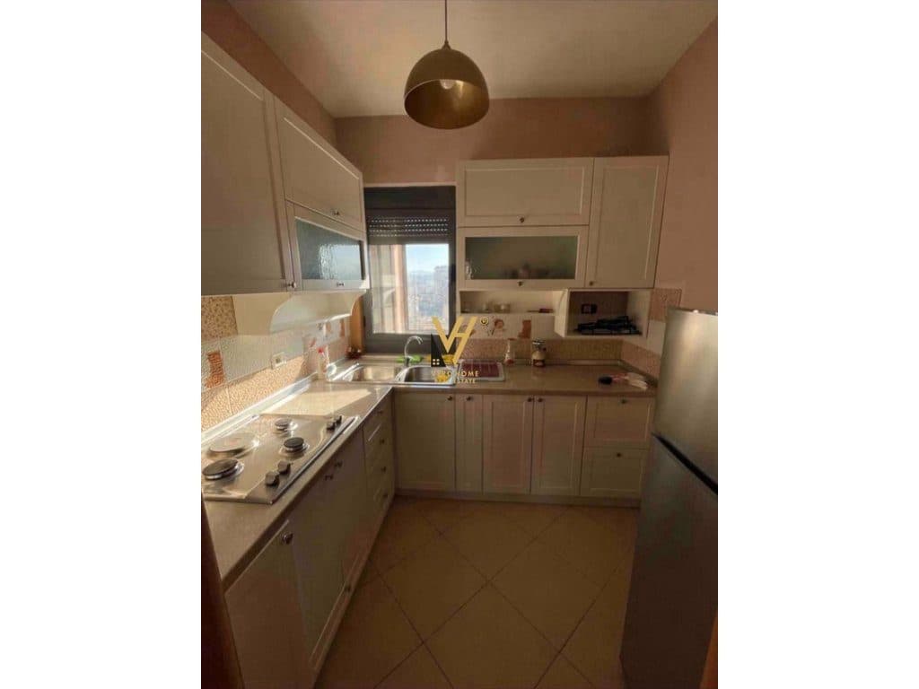 JEPET APARTAMENT 1+1+BLK ME QERA NE QENDER 600 EURO