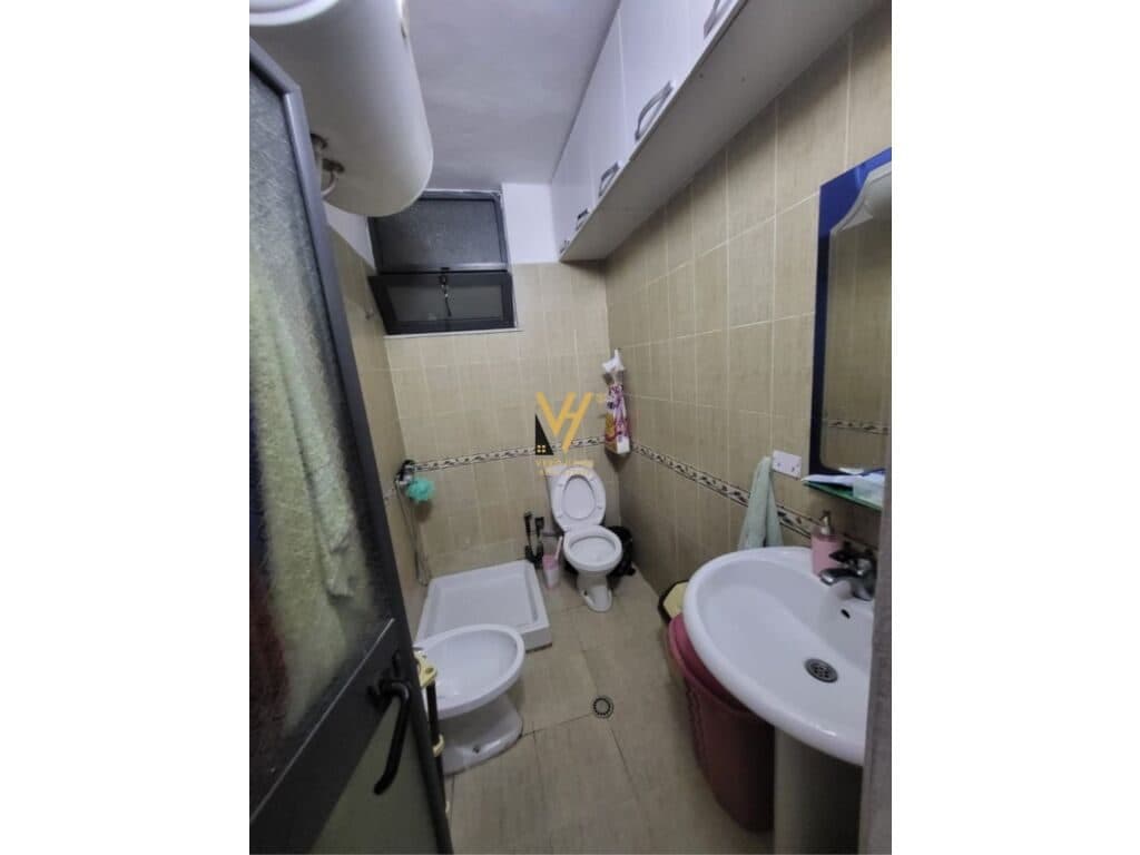 Shitet Apartament 2+1+ballkon te Rruga 5 Maji 82 m2