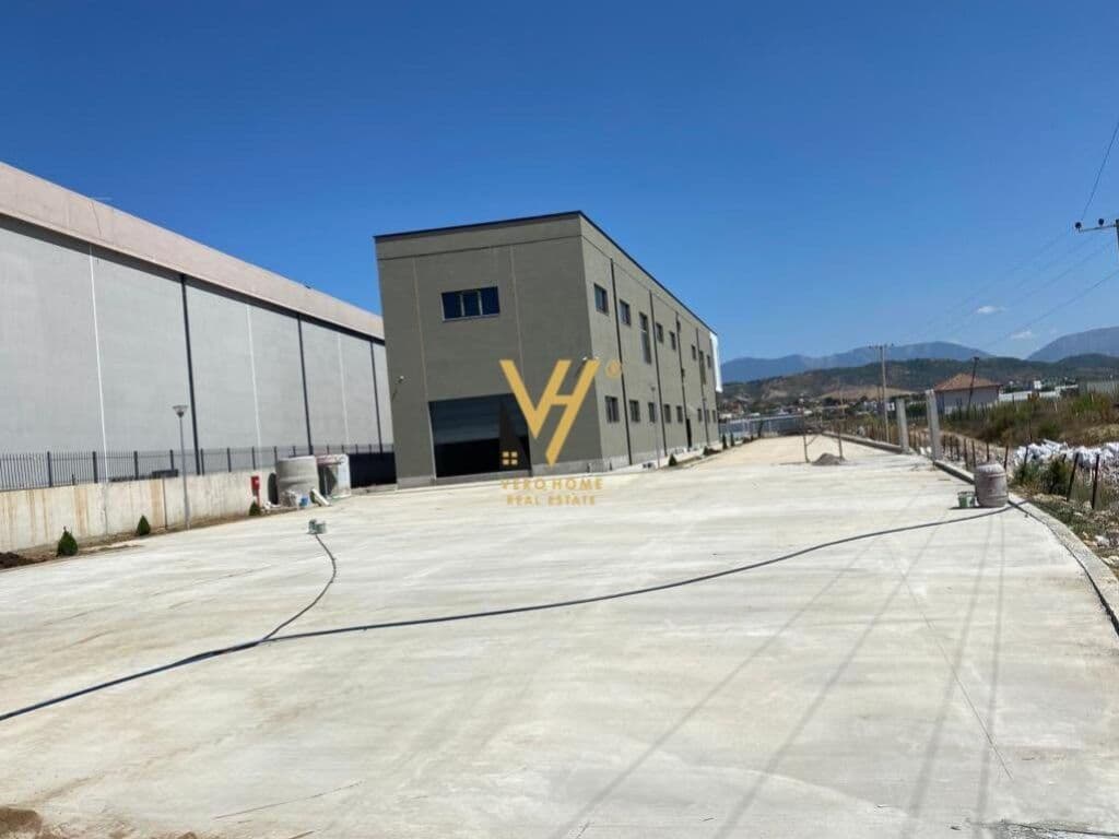 Jepet magazin me qera ne Vaqarr 1000 m2 2