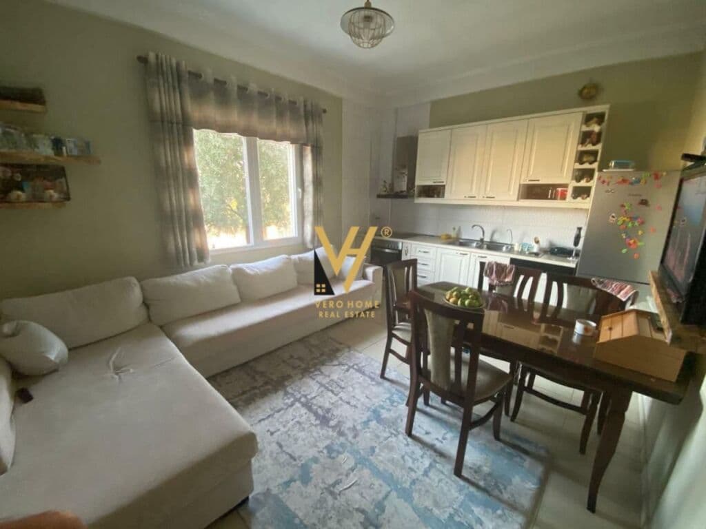 Jepet hyrje e nje vile 3+1+2+blk me qera ne Sauk 130 m2