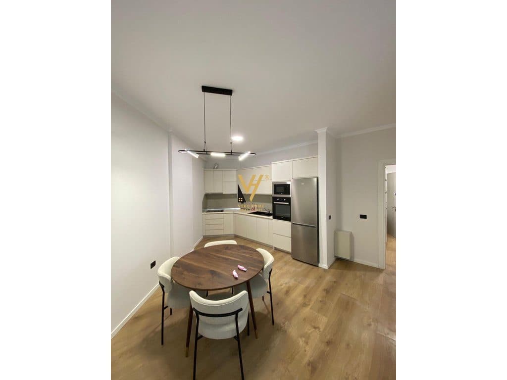 JEPET ME QIRA APARTAMENT 1+1+2 BLK RRUGA E KOSOVAREVE 1.000 EURO 2