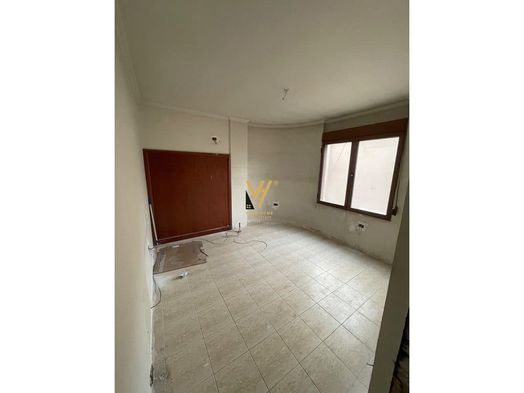 JEPET ZYRE 110 M2 ME QIRA TE RR.SAMI FRASHERI 1.200 EURO