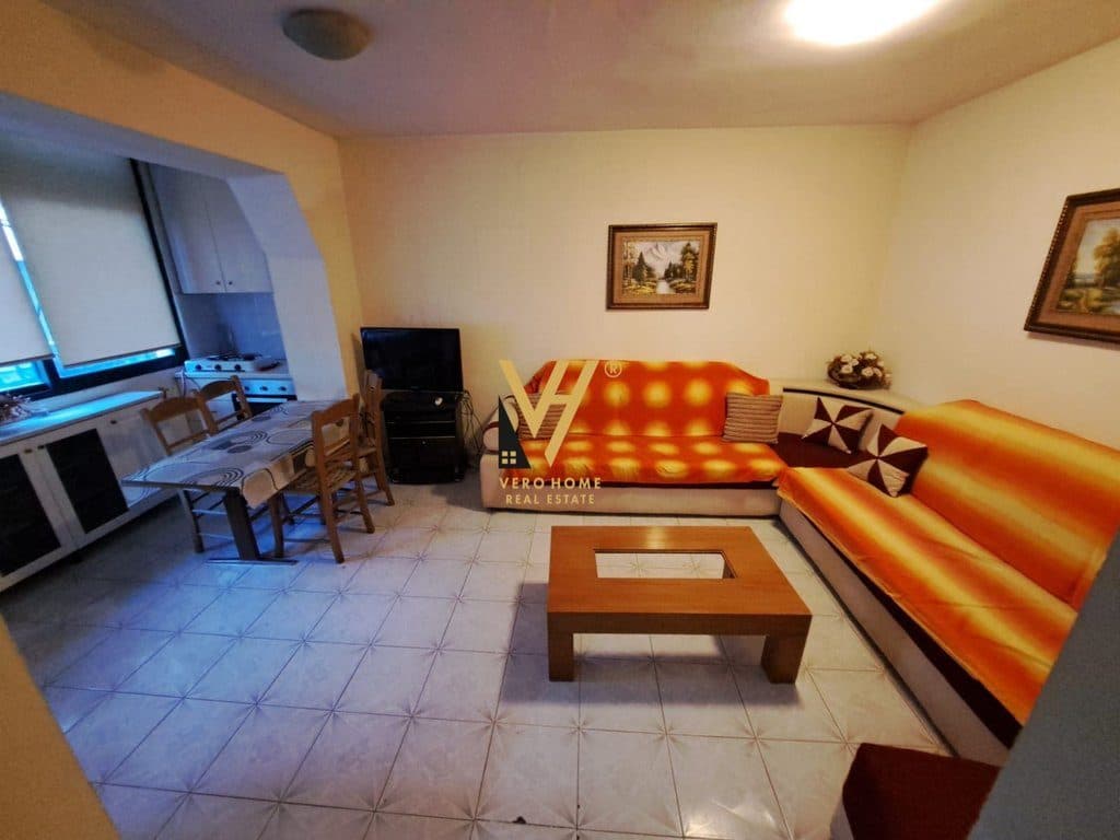JEPET APARTAMENT 1+1+BLK ME QERA TE QYTET STUDENTI 40.000 LEKE