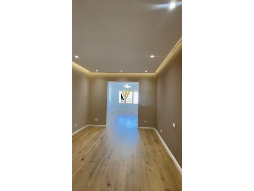 JEPET ZYRE 70M2 ME QERA NE BLLOK 1.000 EURO
