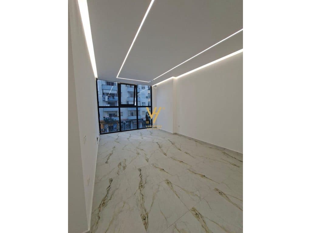 JEPET AMBIENT BIZNESI 60 M2 ME QERA TE BLV.MIGJENI 60.000 LEKE
