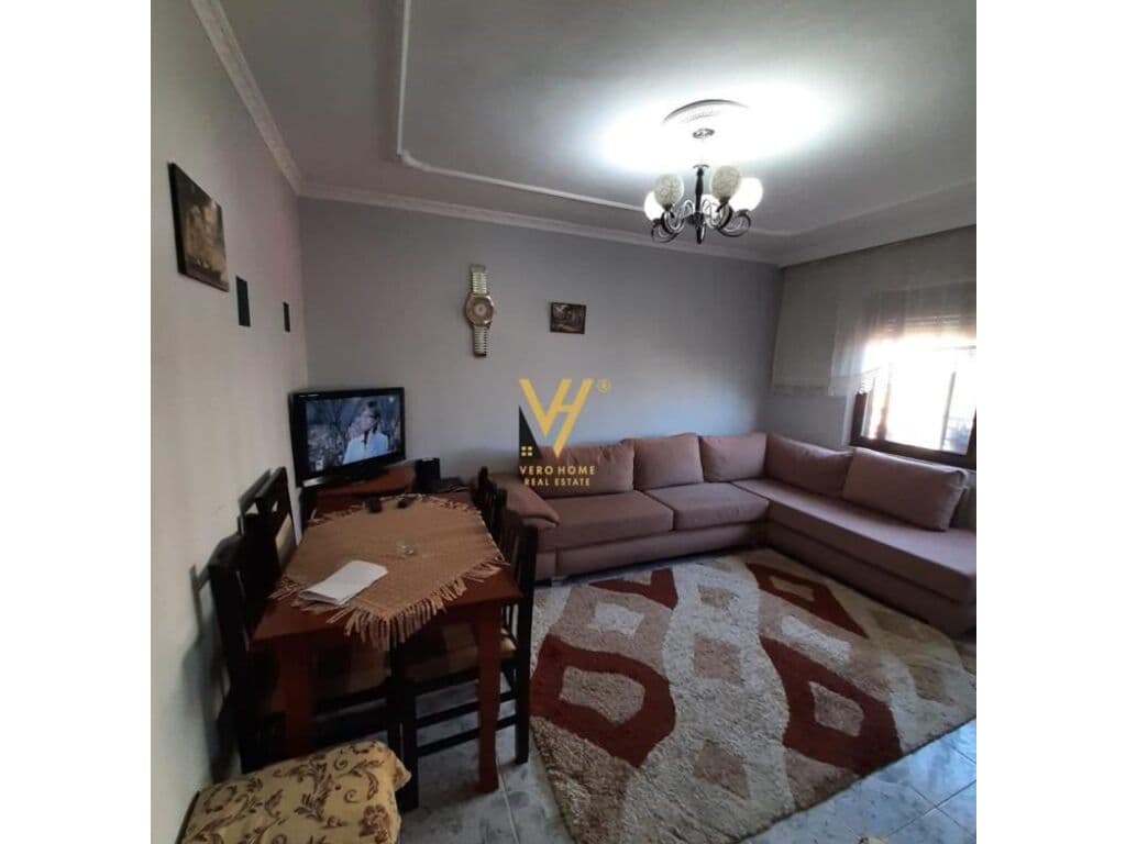 Shitet Apartament 1+1 te Materniteti i Ri 56 m2