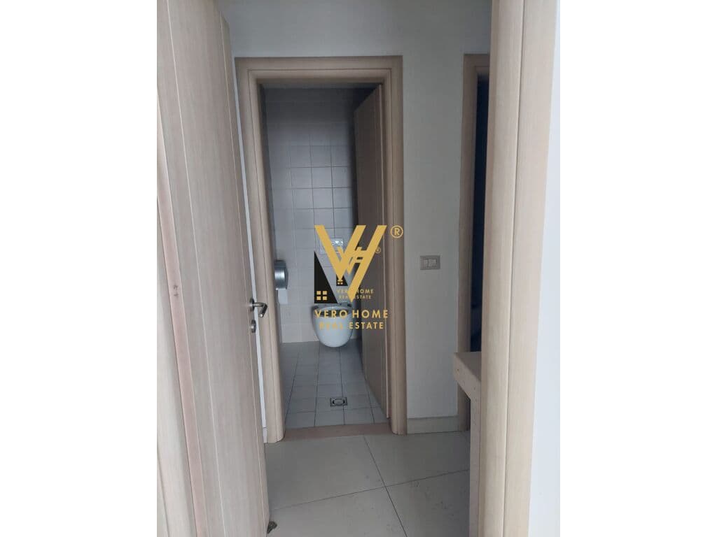 JEPET ZYRE 230 M2 ME QERA TE PALLATI ME SHIGJETA 2.600 EURO 3