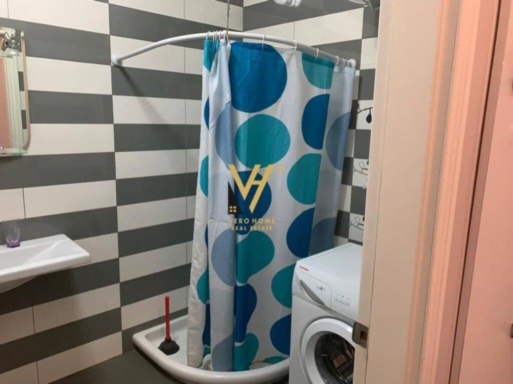 Jepet Apartament 2+1+2+ballkon me qera te Rruga Myslym Shyri 100 m2