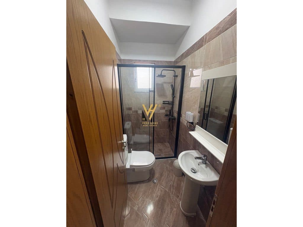 JEPET APARTAMENT 3+1+2+2BLK ME QIRA NE SAUK 1.000 EURO 4