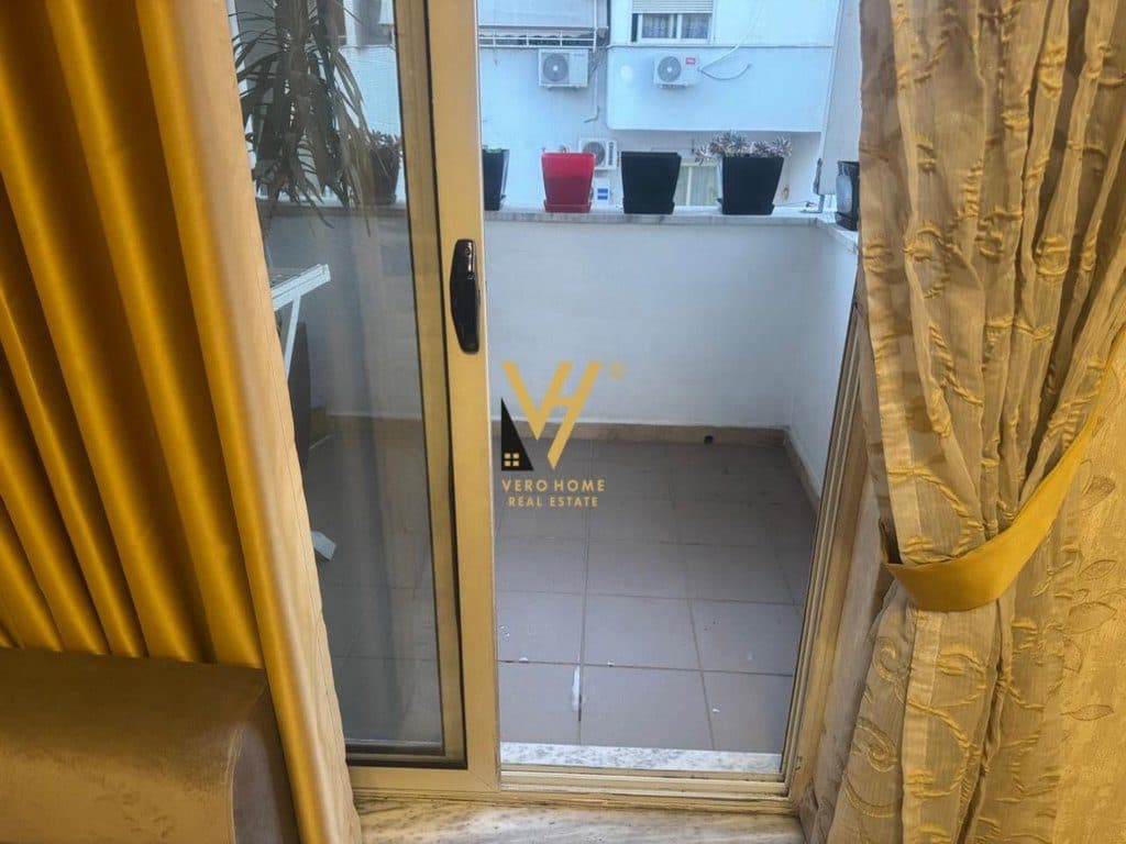 JEPET APARTAMENT 1+1+BLK TE RRUGA E BARRIKADAVE 650 EURO 4