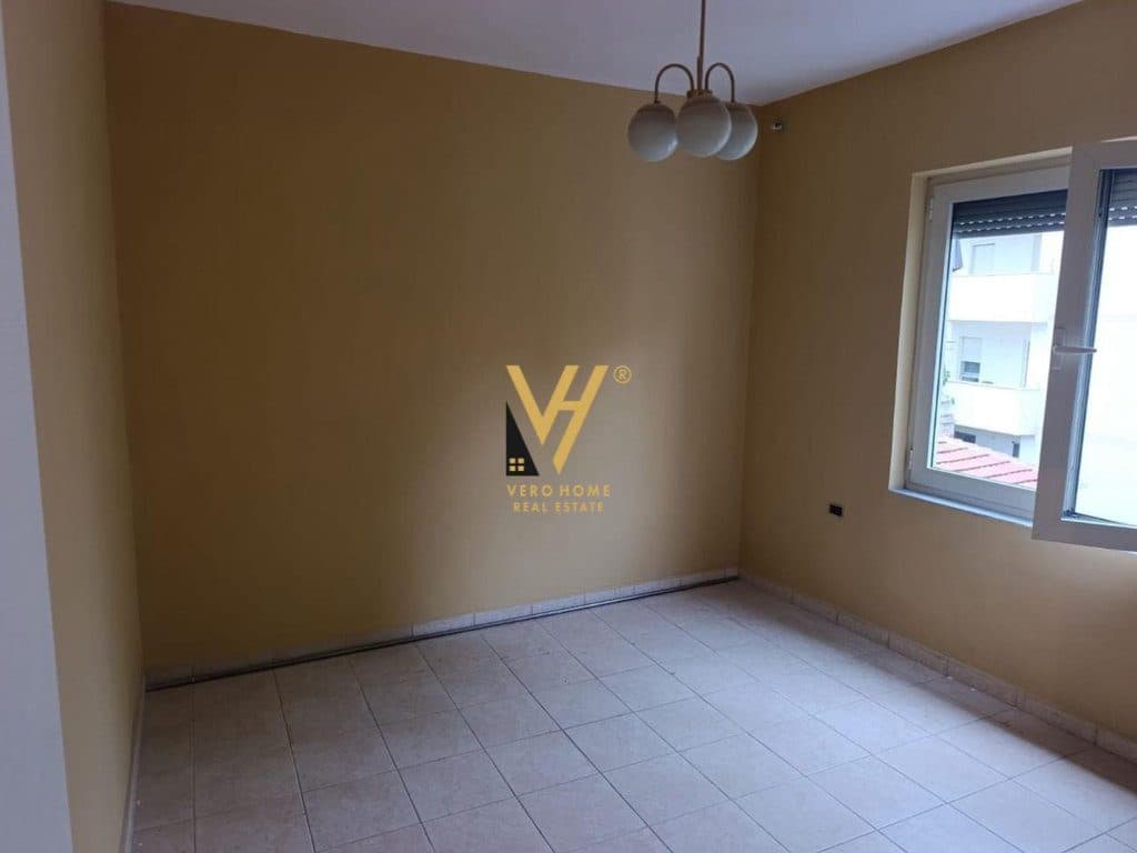 JEPET APARTAMENT 2+1 ME QERA TE RRUGA E KAVAJES 800 EURO