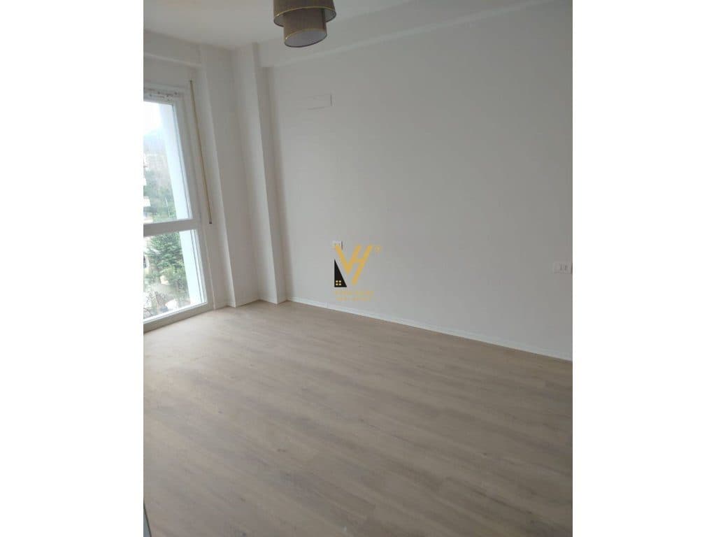 JEPET APARTAMENT ME QERA 2+1+2BLK TE BULEVARDI I RI 55.000 LEKE 2