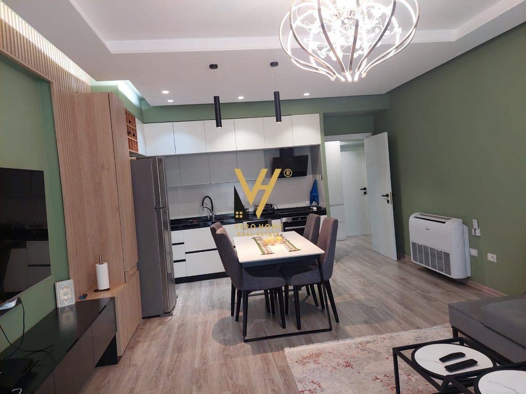 JEPET APARTAMENT 3+1+2+2BLK ME QERA TE SELVIA 1.000 EURO 2