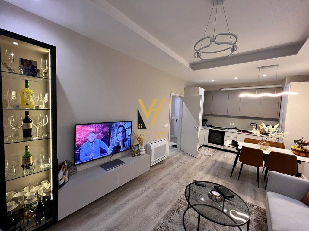 JEPET APARTAMENT 2+1+BLK ME QERA TE KOM.KONTAKT, 21 DHJETORI 800 EURO 2