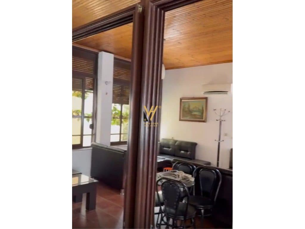 JEPET AMBIENT 74M2 ME QERA TE RRUGA E KAVAJES 80.000 LEKE