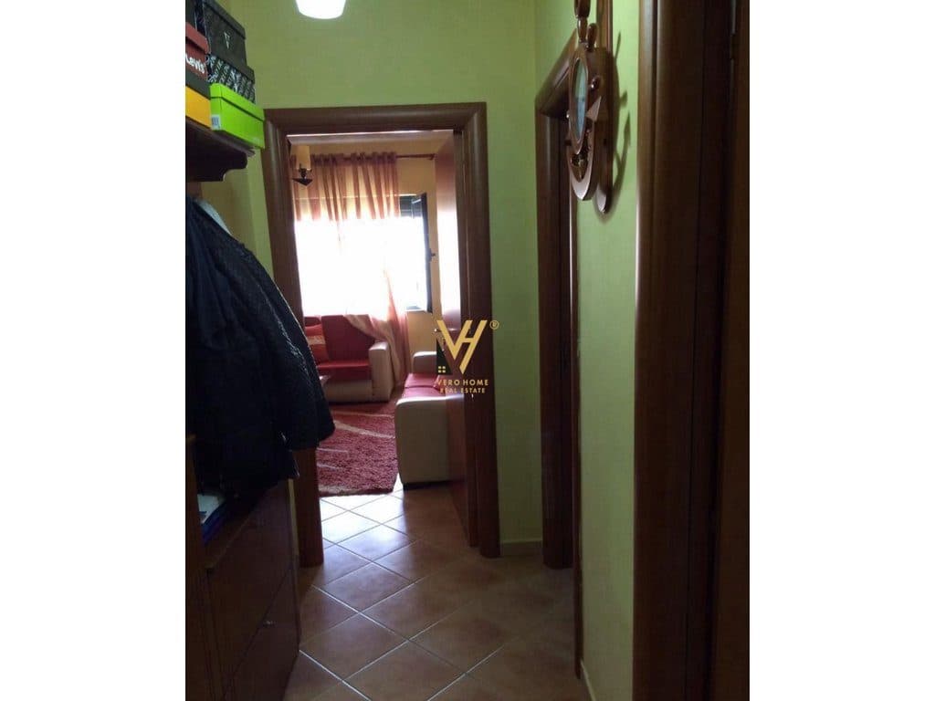 JEPET APARTAMENT 2+1 ME QERA TE STACIONI I TRENIT 50.000 LEKE 2