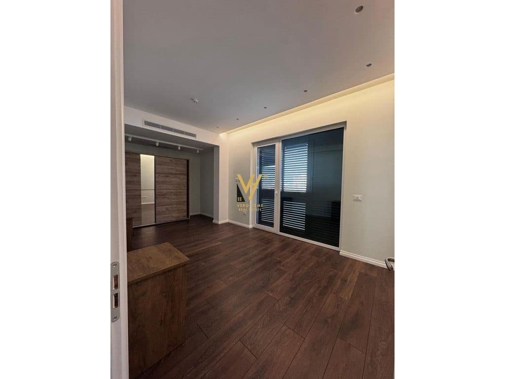 JEPET VILE LUKSOZE ME QIRA NE KOM.AKACIA HILLS, MJULL BATHORE 5.000 EURO 3
