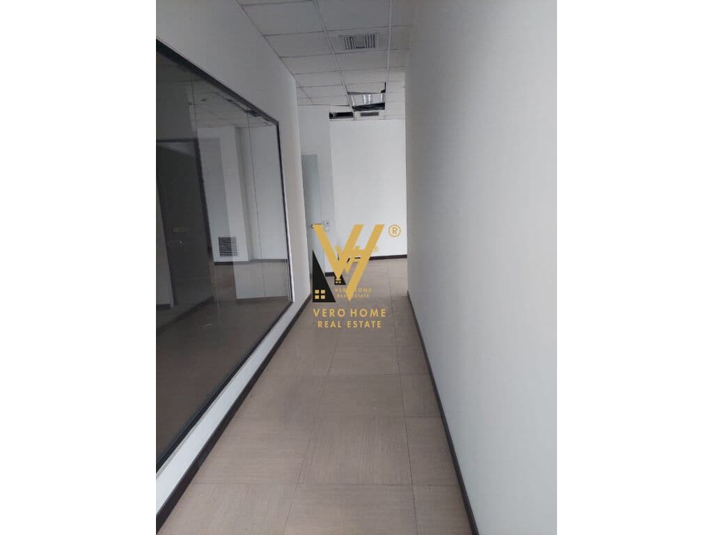 JEPET ZYRE 230 M2 ME QERA TE PALLATI ME SHIGJETA 2.800 EURO