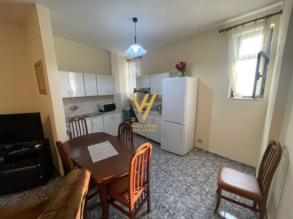 Jepet Apartament 2+1+ballkon me qera te Pazari i Ri 85 m2 2