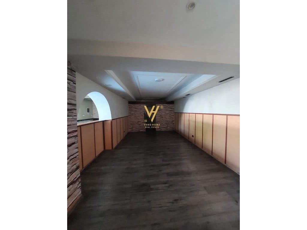 JEPET AMBIENT BIZNESI 100 M2 ME QIRA TE MINE PEZA 1.600 EURO 2