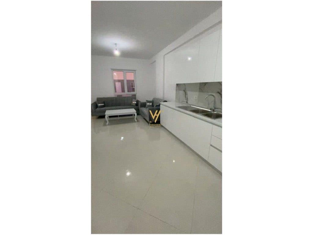 JEPET APARTAMENT 2+1 ME QIRA TE UNIVERS CITY 50.000 LEKE