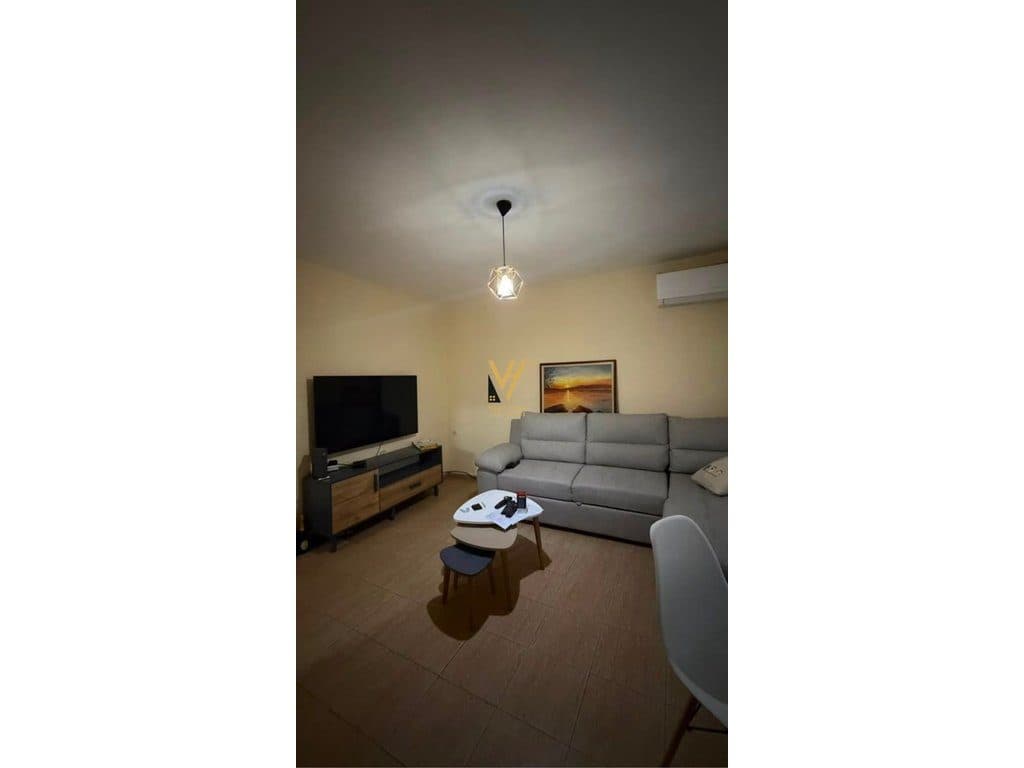JEPET APARTAMENT 1+1 ME QERA TE RRUGA FERIT XHAJKO 50.000 LEKE 2