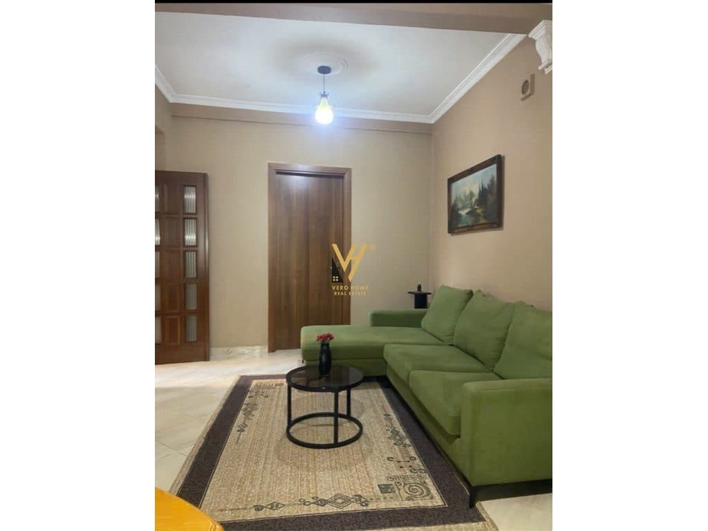 JEPET APARTAMENT 1+1 ME QIRA TE RRUGA E DIBRES 50.000 LEKE