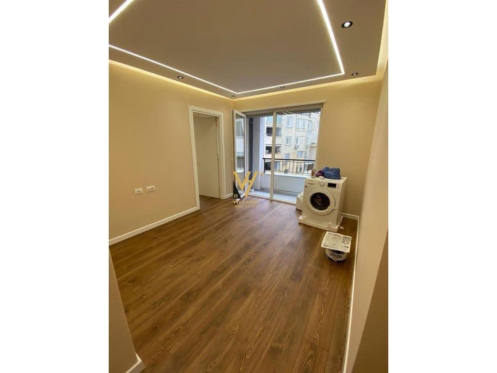 JEPET ZYRE 70 M2 ME QERA TE RRUGA MINE PEZA 650 EURO