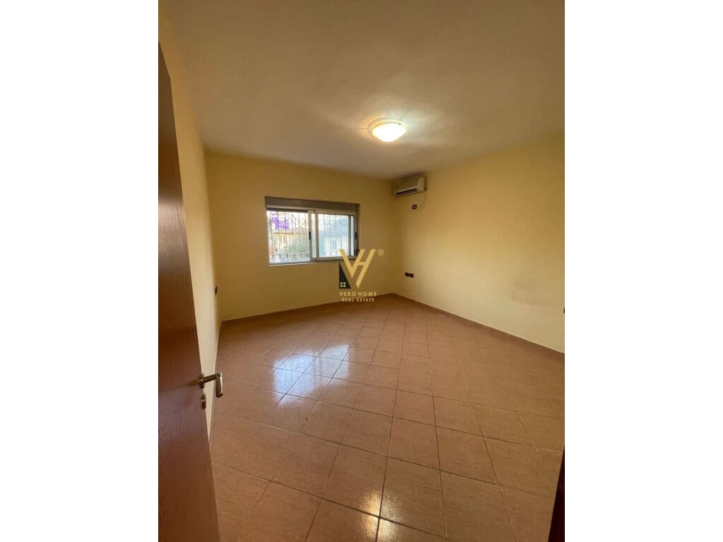 JEPET ZYRE 62 M2 ME QERA TE PAZARI I RI 700 EURO