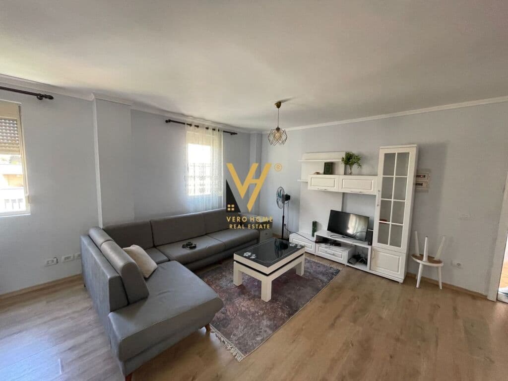 Shitet Apartament 3+1+2+ballkon te Liqeni i Thate 175 m2