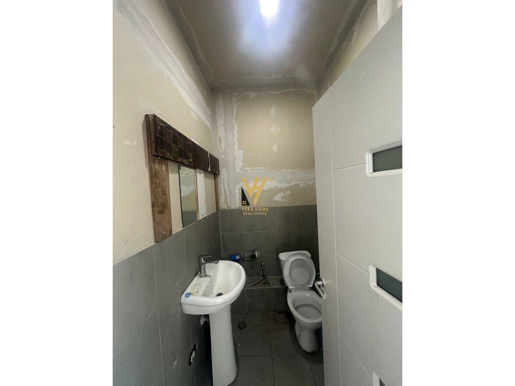 JEPET DYQAN 50M2 ME QERA TE MYSLYM SHYRI 1.300 EURO 3