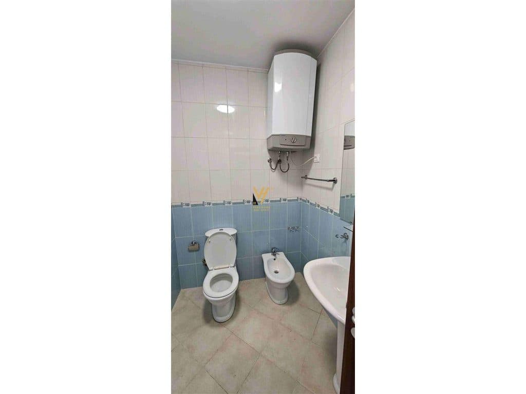 JEPET APARTAMENT 1+1+BLK ME QERA TE STACIONI I TRENIT 520 EURO 4