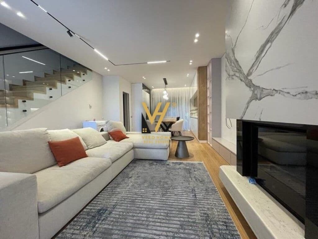 Jepet vile 3+1+2 me qera te Teg 200 m2 3