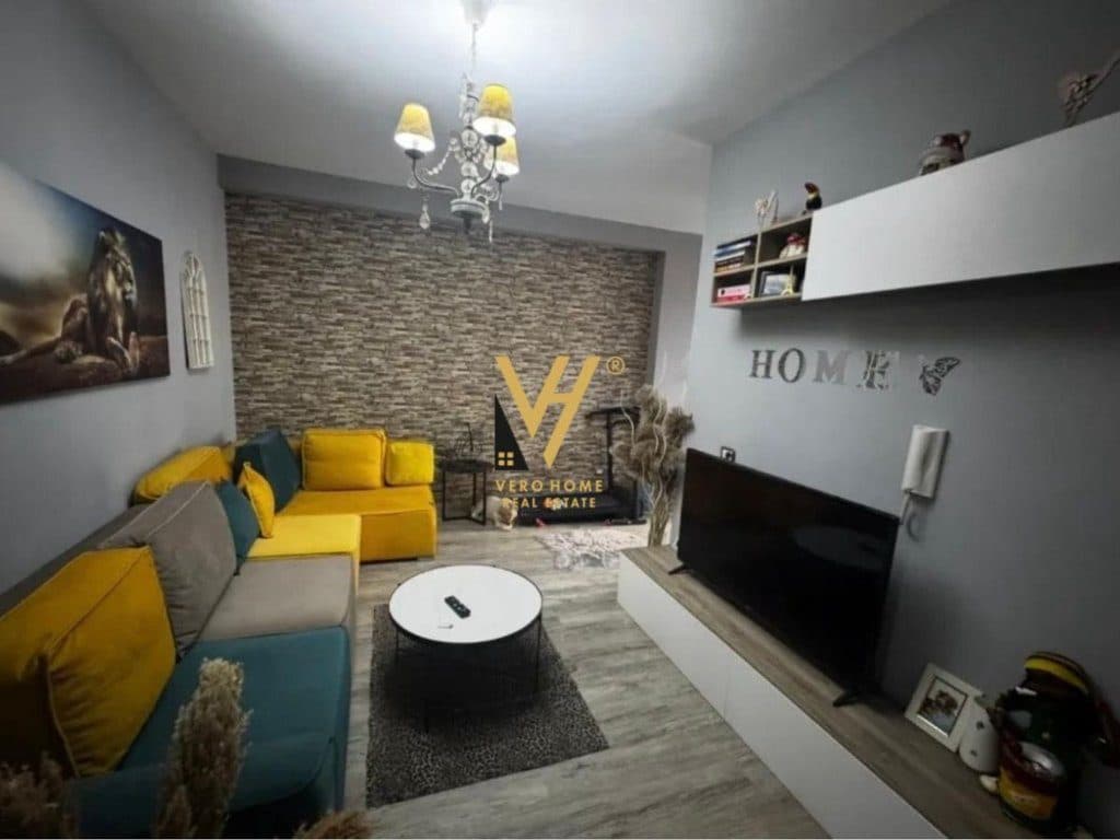 JEPET APARTAMENT 1+1 ME QERA NE MISTO MAME 40.000 LEKE